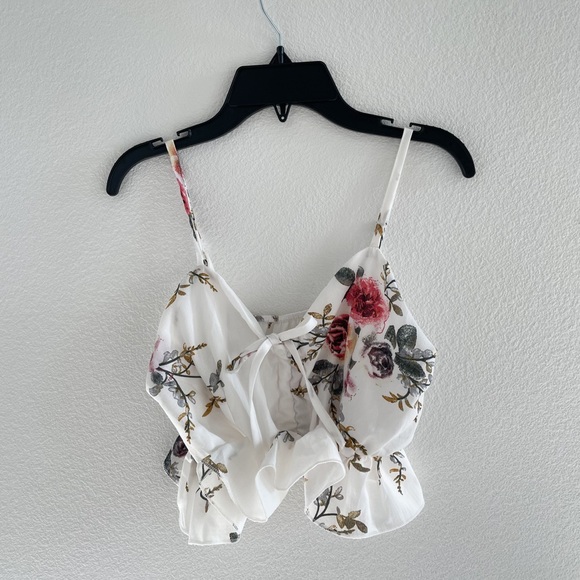 Floral white ruffled cami and shorts set Small - Picture 2 of 4